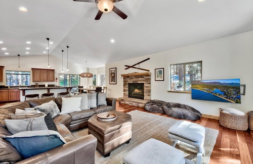 Bijou Park House | Spacious Retreat with Pool, Lake View & Hot Tub - Sleeps 10