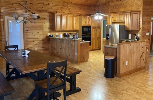 Edgemont Cottage | Scenic Lake View Cottage with Pool on Greers Ferry Lake