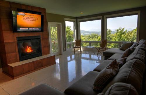 Boone House | Experience Heavenly Manor: Spa, Breakfast & Pet-Friendly Stay