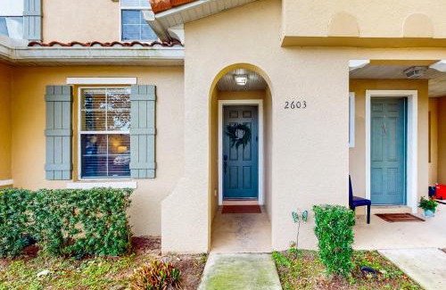 Crestwynd Bay House | Relaxing Retreat at Heavenly Oasis - Pet Friendly & Poolside