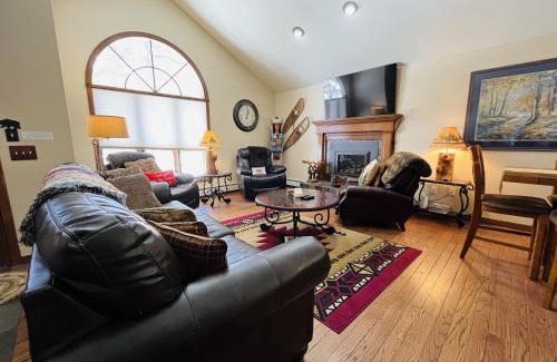 Carriage Hills House | Relax at Heavenly Pines: Family-Friendly Retreat with Hot Tub