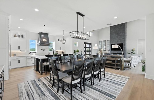 Gainesville House | Heavenly Retreat – 5BD/5.5BA of Waterfront Living