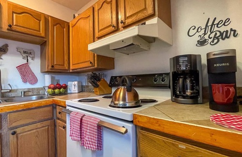 Chalet Village Cabin | Relaxing Bear-Themed Cabin with Hot Tub Near Gatlinburg