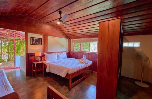 Anachal House | Heavens Munnar Lux Pool House Resort
