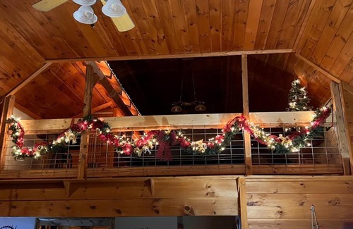 Dunlap House | Heaven’s View Lodge: Pool, Pet Friendly & Family Fun
