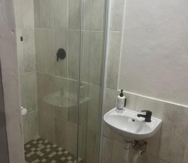 Uitenhage House | Heba Guest Lodge Two