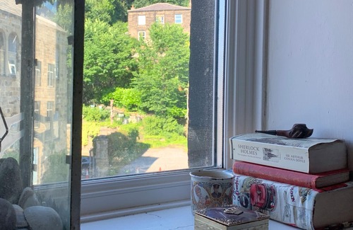 Wadsworth Apartment | Comfortable 4 Bedroom Townhouse in Hebden's Heart