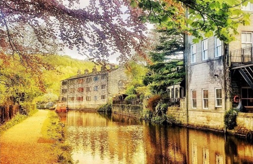 Wadsworth Apartment | Comfortable 4 Bedroom Townhouse in Hebden's Heart