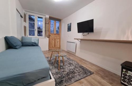 Gex Apartment | HeberGenève: Steps from the Castle with Guest Rating 8.6