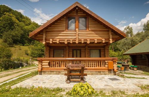 Casoca Ski Chalet | Relax at Hecaș Villas with Hot Tub and Breakfast Included