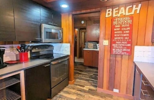 Florence House | Beachfront Heceta Bungalow with Ocean Views & Breakfast