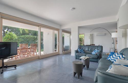 Mondello Apartment | Family-Friendly Escape at Hector's House by DomuSicily