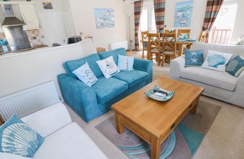 Amroth House | PET FRIENDLY & FAMILY WELCOME at Heddwch Hotel