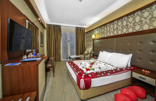 Selcuk Hotel | Relax at Hedef Beyt Resort & Spa with Ocean Views
