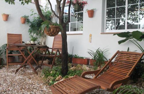 Candeleda Apartment | Hedera: 4-Star Retreat with Pet-Friendly Amenities