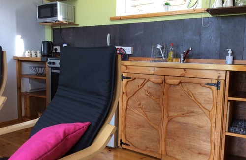 Maenclochog Cabin | Idyllic Hedgerow Hut: Guest Rated 9.8 with Pool & Spa