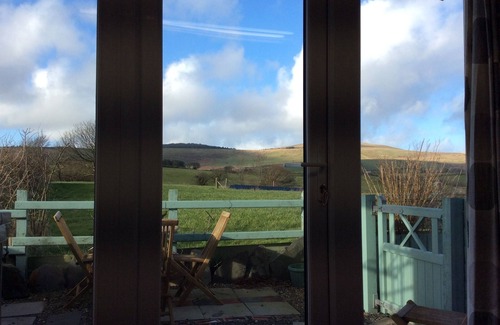 Maenclochog Cabin | Idyllic Hedgerow Hut: Guest Rated 9.8 with Pool & Spa