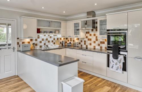 Walberswick House | Hedges: Cozy Retreat with Fireplace & Family-Friendly Vibe