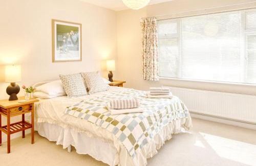 Walberswick House | Hedges: Cozy Retreat with Fireplace & Family-Friendly Vibe
