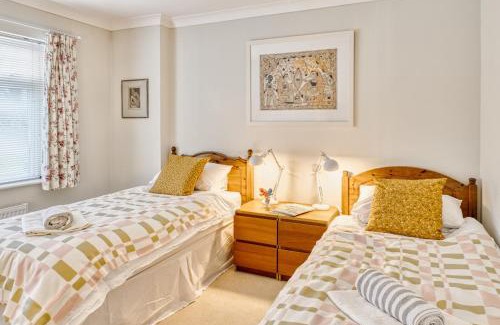 Walberswick House | Hedges: Cozy Retreat with Fireplace & Family-Friendly Vibe