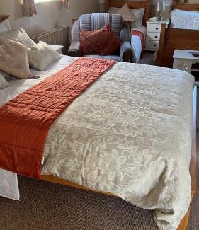 Lecemy Bed & Breakfast | Top-Rated Heeneys Lodge B&B - Perfect for Families
