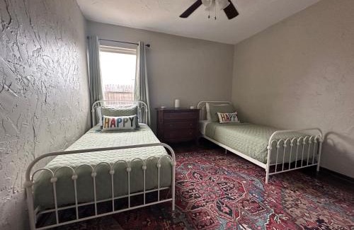Quail Creek Apartment | Relax at Hefner Loft: Pet-Friendly Retreat for Families
