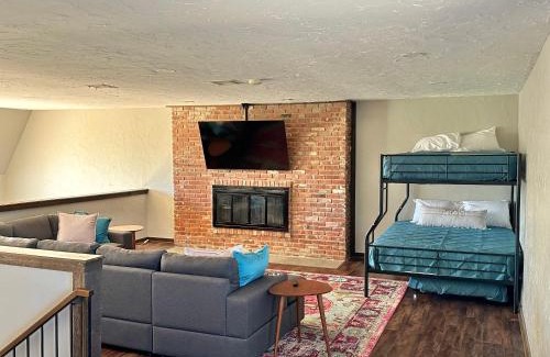 Quail Creek Apartment | Relax at Hefner Loft: Pet-Friendly Retreat for Families