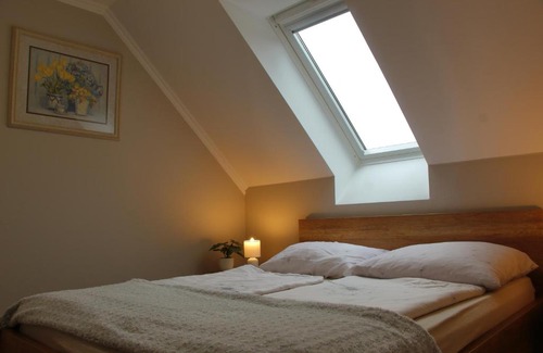 Sotony Bed & Breakfast | Hegylánc Fogadó: Guest Rated 9/10 with Family-Friendly Amenities