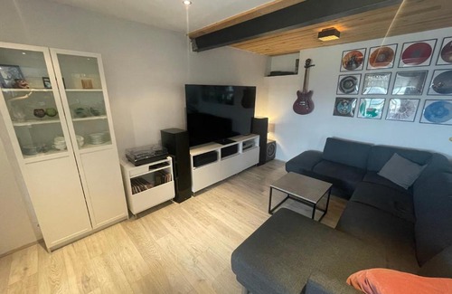 Hveragerdi Apartment | Heiðarbrún: Pet-Friendly Retreat with Pool & Hot Tub