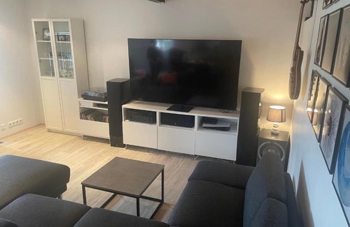 Hveragerdi Apartment | Heiðarbrún: Pet-Friendly Retreat with Pool & Hot Tub