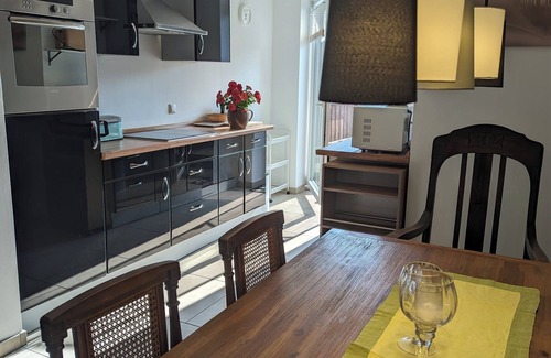 Himbergen Apartment | Elegant Heide Wendland Apartment with Spa and Garden Oasis