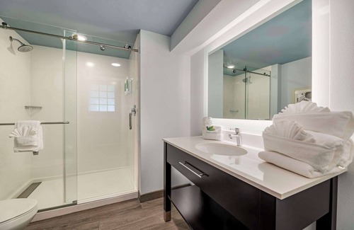 Green Lake Hotel | Experience Heidel House Hotel: Spa, Pool & Conference Center