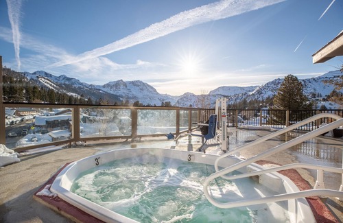 June Lake Condo | Relaxing Stay at Heidelberg Inn with Pool and Spa Access