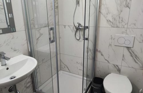 Heidenheim an der Brenz Apartment | Comfortable Heidenheimer Zimmer: Family-Friendly Retreat