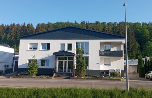 Heidenheim an der Brenz Apartment | Family-Friendly Heidenheimer Zimmer: Comfort Awaits You