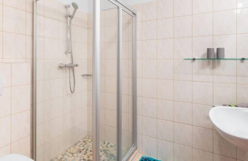 Thumersbach Apartment | Heidi by Interhome