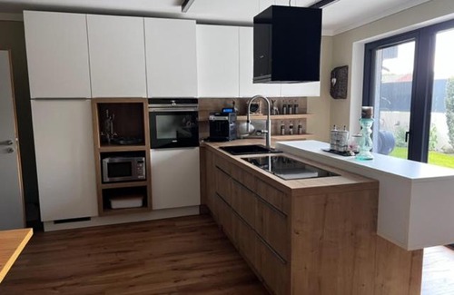 Kramsach Apartment | Oceanfront Retreat: Heidis Ferienwohnung, Rated 9.8 by Guests
