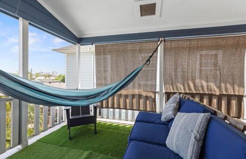 Greater Heights Apartment | Heights Apt Nr Downtown Terrace Yard Desk Wifi