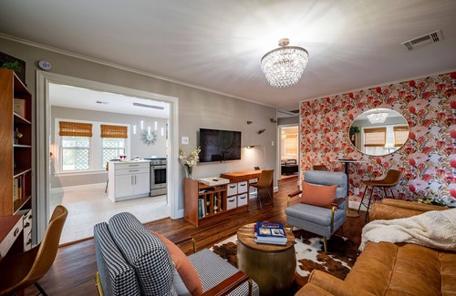 Greater Heights House | Charming Bungalow in Houston Heights - Pet Friendly Retreat