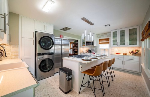 Greater Heights House | Charming Bungalow in Houston Heights - Pet Friendly Retreat