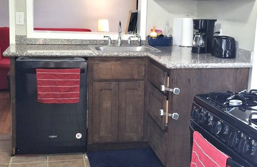 Greater Heights Apartment | Heights comfy 1 bedroom close to everything!