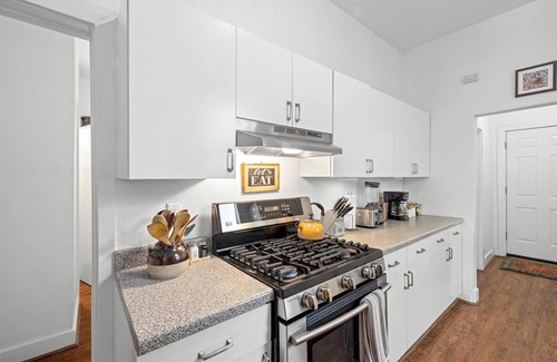 Houston Heights House | Heights Home Nr DT + Washington | Desk Yard BBQ