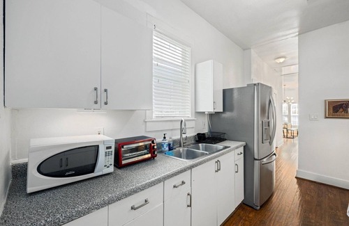 Houston Heights House | Heights Home Nr DT + Washington | Desk Yard BBQ