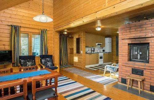 Pieksamaki House | Relax at Heikinniemi: Lakeside Spa Retreat with Breakfast