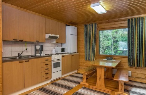 Pieksamaki House | Relax at Heikinniemi: Lakeside Spa Retreat with Breakfast