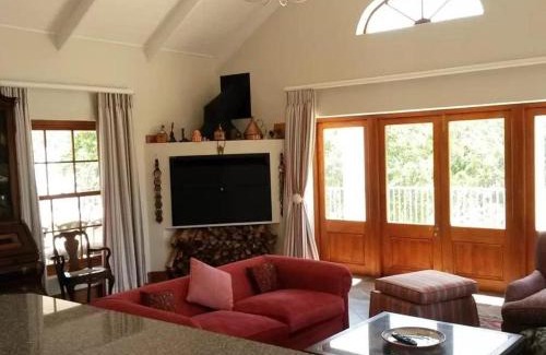 Caledon Apartment | Heilfontein Country Escape: Guest Rated 10/10 with Breakfast
