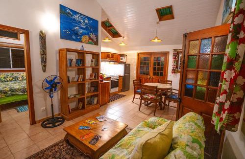 Ha'apiti House | Heimanarii Lodge: Family-Friendly Stay with Breakfast Included