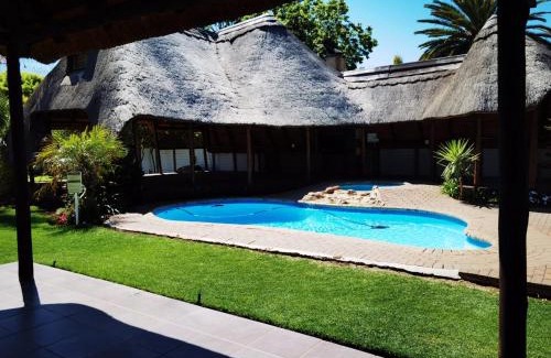 Welkom House | Heimat Guesthouse: Family-Friendly Stay with Pool & Breakfast