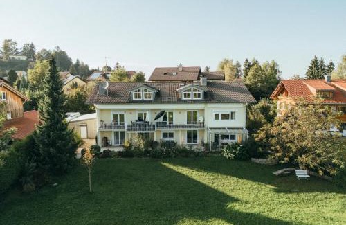 Scheidegg Apartment | Oceanfront Retreat at HEIMATEL - Ferienhaus Blümele