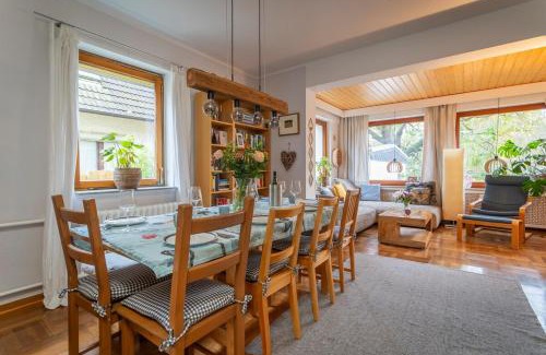 Oberricklingen Apartment | Heimathafen Hannover- Big House with swimmingpool, sauna and garden